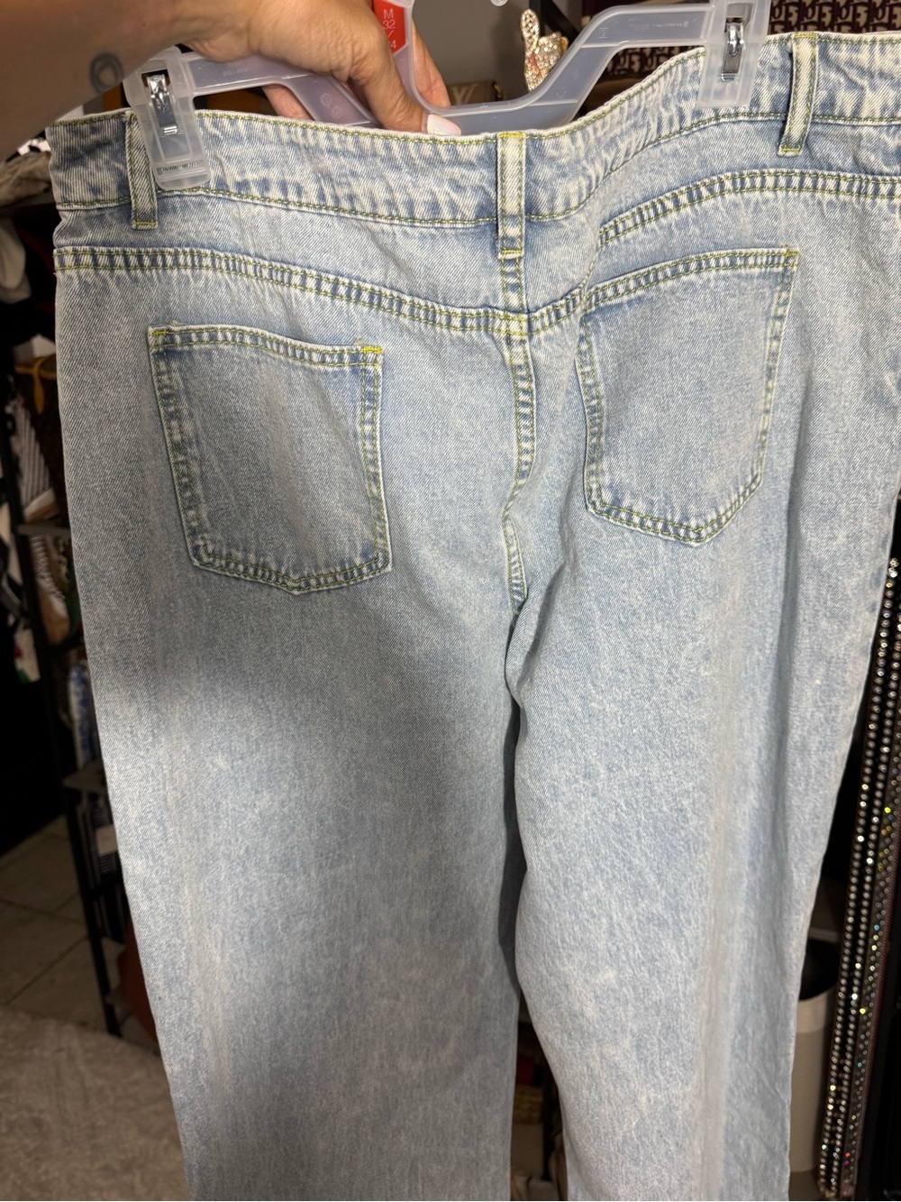 Women’s Light Blue Pearl-Embellished Jeans - Picture 7 of 8